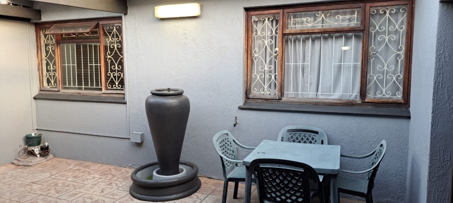 5 Bedroom Property for Sale in Lansdowne Western Cape